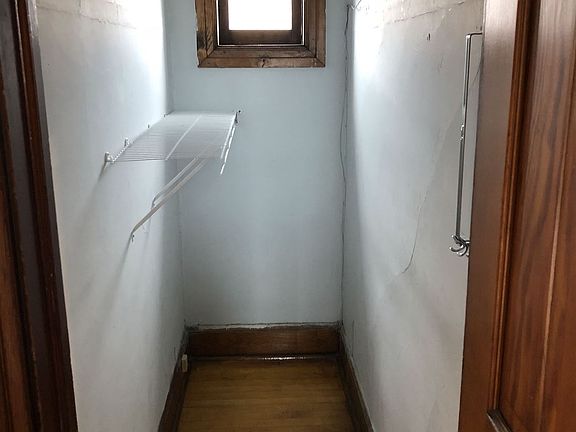 3rd image of 1711 W Cornelia Ave
