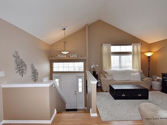 3rd image of 1413 Beaumont Cir