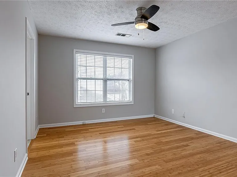 211 Harmony Ct — Photo 18