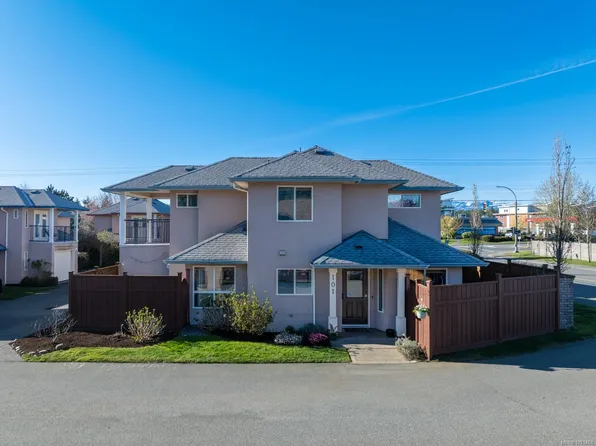720 Aspen Rd #101, Comox, BC V9M 3Y4