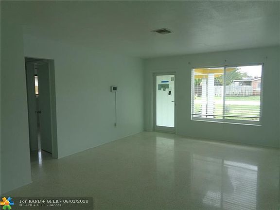 2nd image of 4520 NE 5th Ave