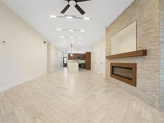 4th image of 4021 Zanesville Ave