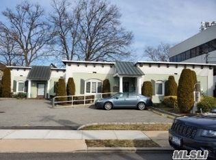 293 Castle Ave SUITE 1D, Westbury, NY 11590