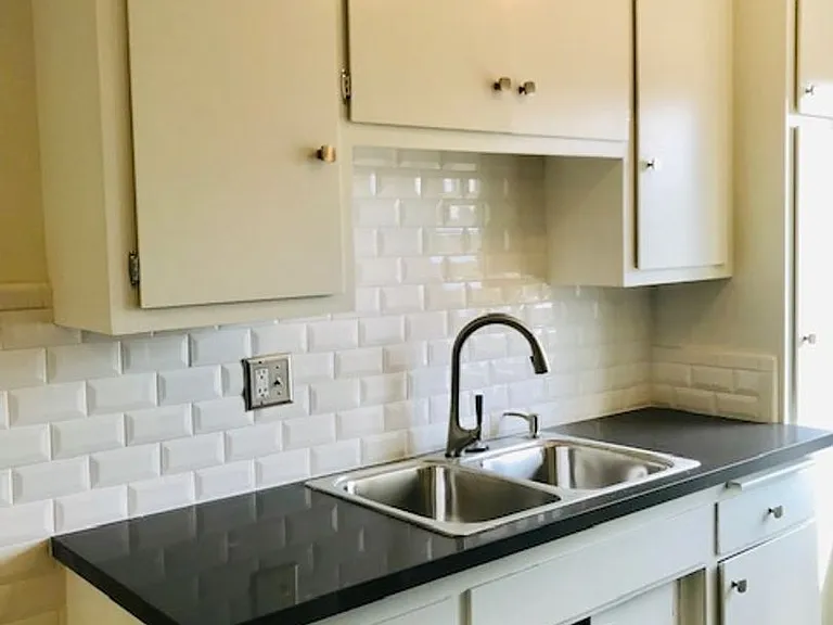 539 Hyde Park Pl — Photo 4
