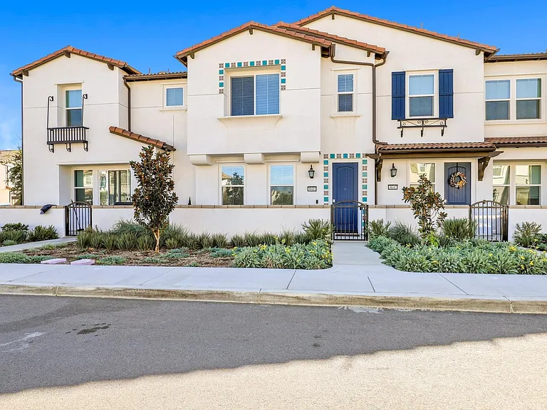 30411 Town Square Dr — Photo 1