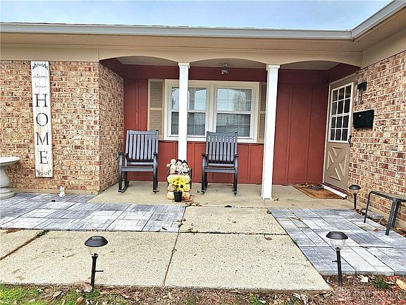 3rd image of 305 Villa Dr