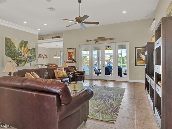 4th image of 2625 SW 52nd St