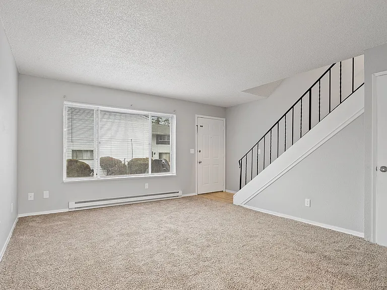 Wetherburne Square Townhomes — Photo 6