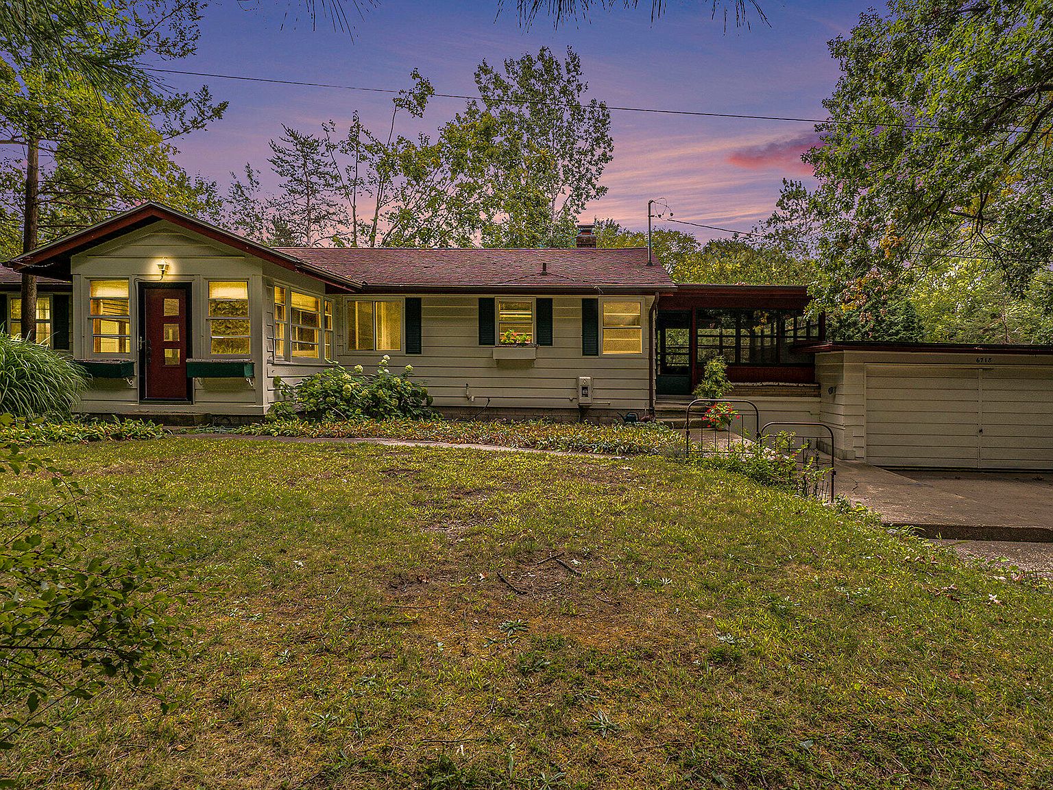 6718 Burton St SE Grand Rapids MI 49546 Zillow