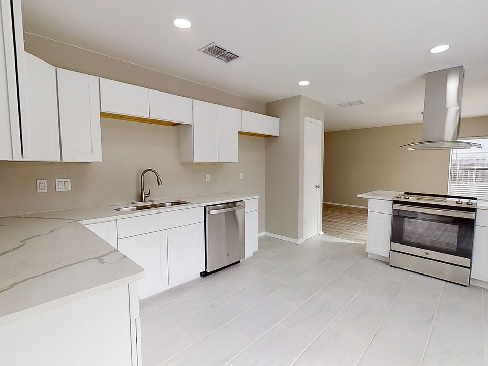 1st image of 9426 Valley Bend