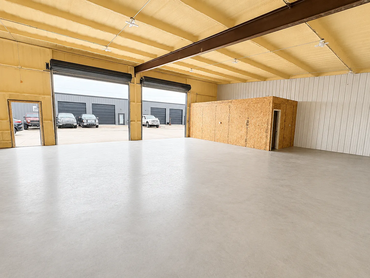 1 bed, 3000 sqft, $2,200 — Photo 3