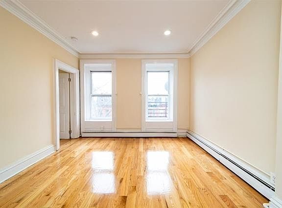 5th image of 538 Bramhall Ave #4