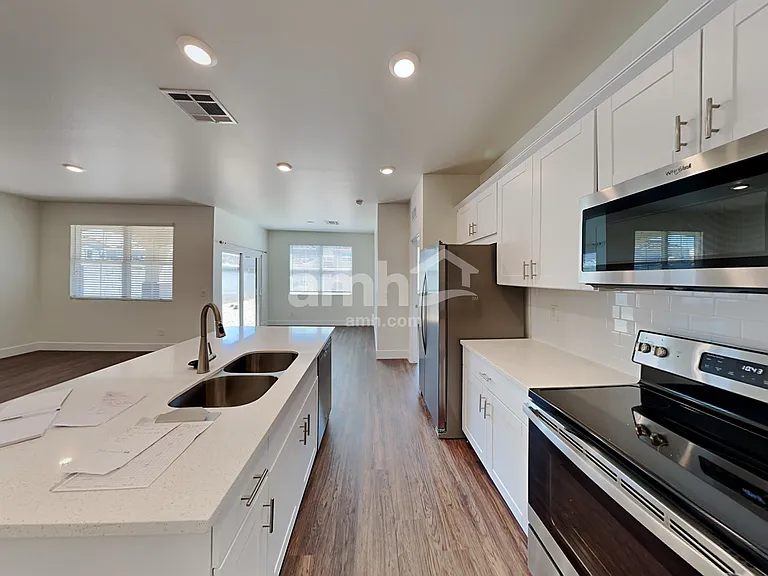 21411 S 231st St — Photo 2