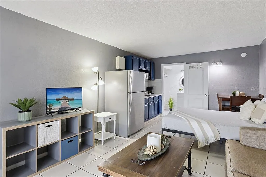 1 bed, 1.0 bath, 300 sqft, $875 — Photo 3