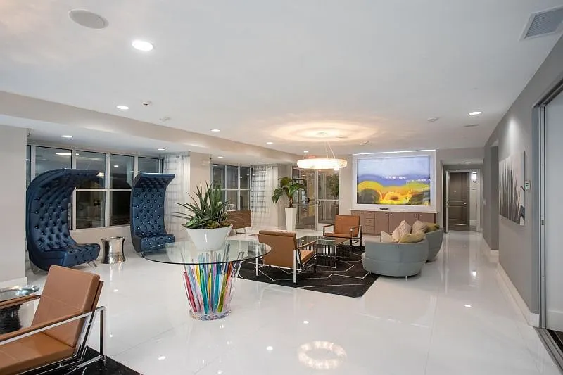 1 bed, 1.0 bath, 887 sqft, $2,200 — Photo 3