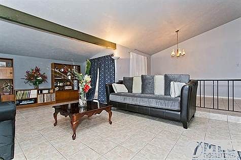 4th image of 3202 Collins Blvd