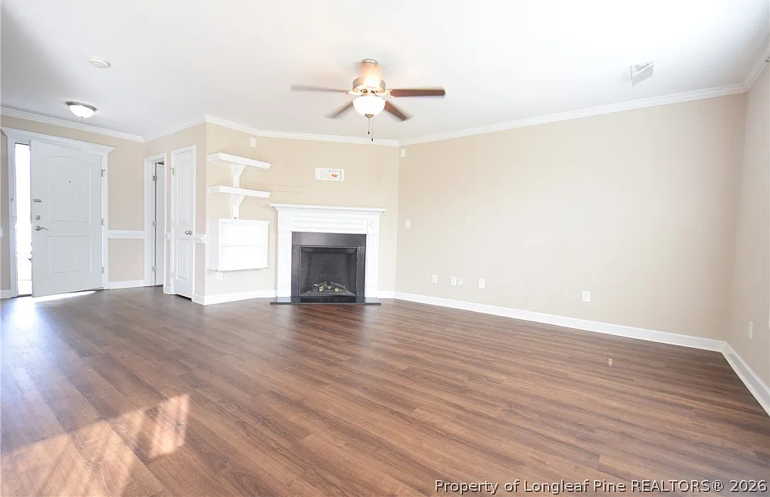 3 bed, 2.5 bath, 1429 sqft, $1,700 — Photo 4