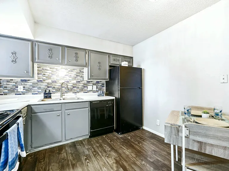 5300 NW Loop 410 — Photo 2