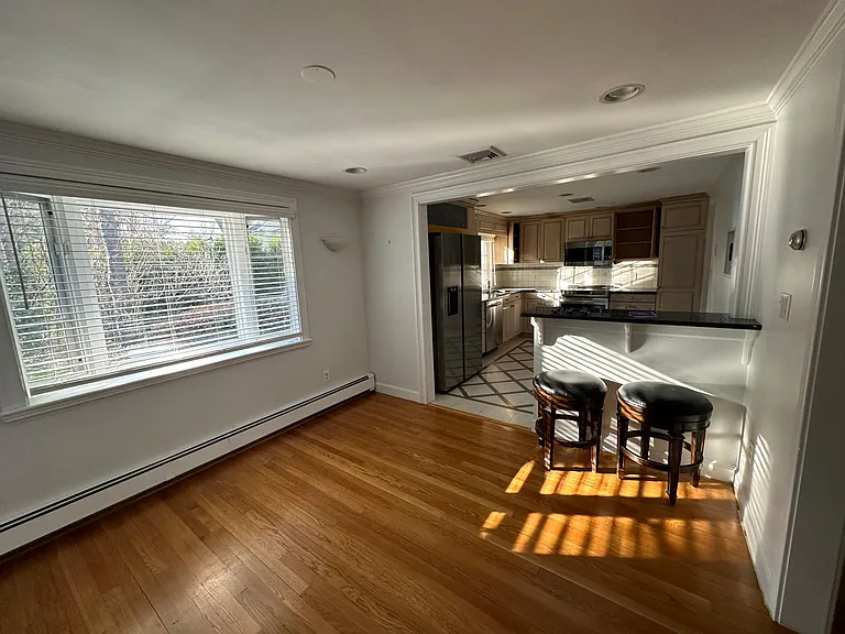 757 Wellesley St — Photo 17