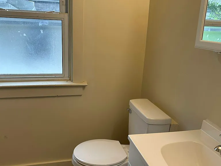 844 Saint Agnes Ave — Photo 3