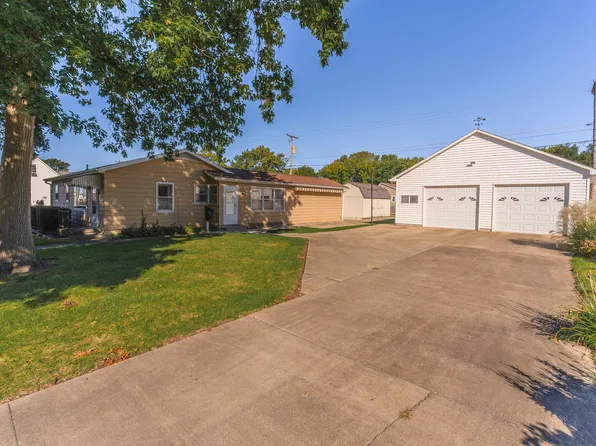 715 W Grant Ave, Pontiac, IL 61764