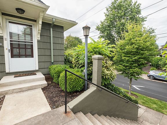 3rd image of 2310 NE Weidler St APT 4