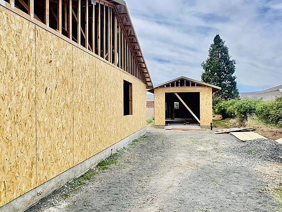 4th image of 2098 Quail Hill Rd