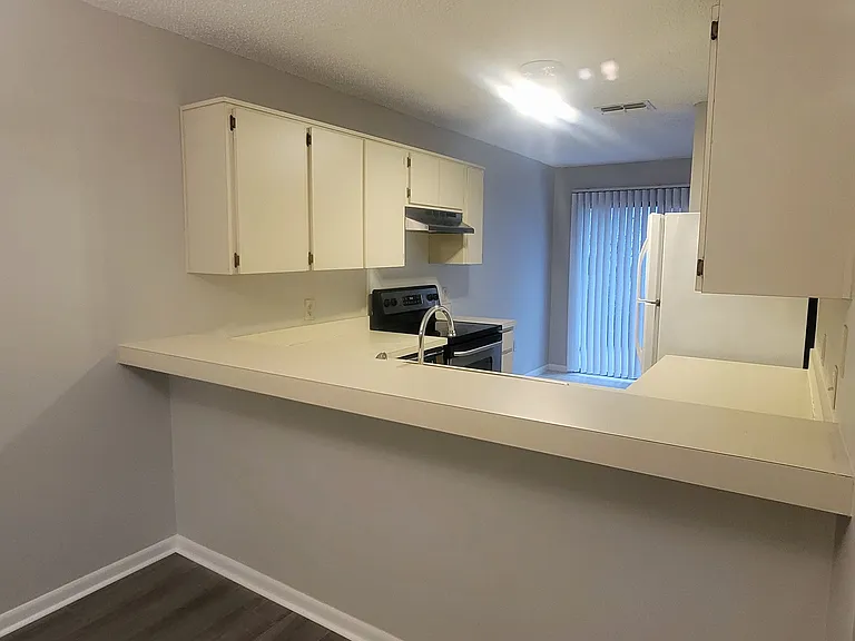 410 Landing Blvd — Photo 6