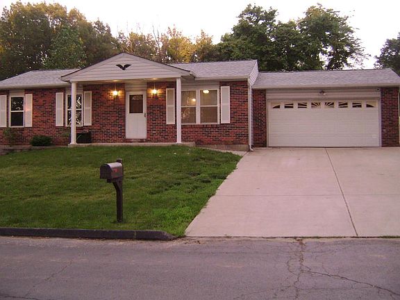 Exterior brick with vinyl siding. On Dead end street