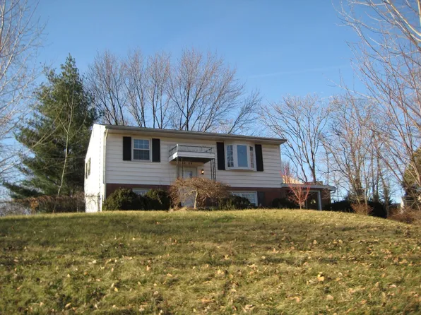 15907 Donald Curtis Dr, Woodbridge, VA 22191