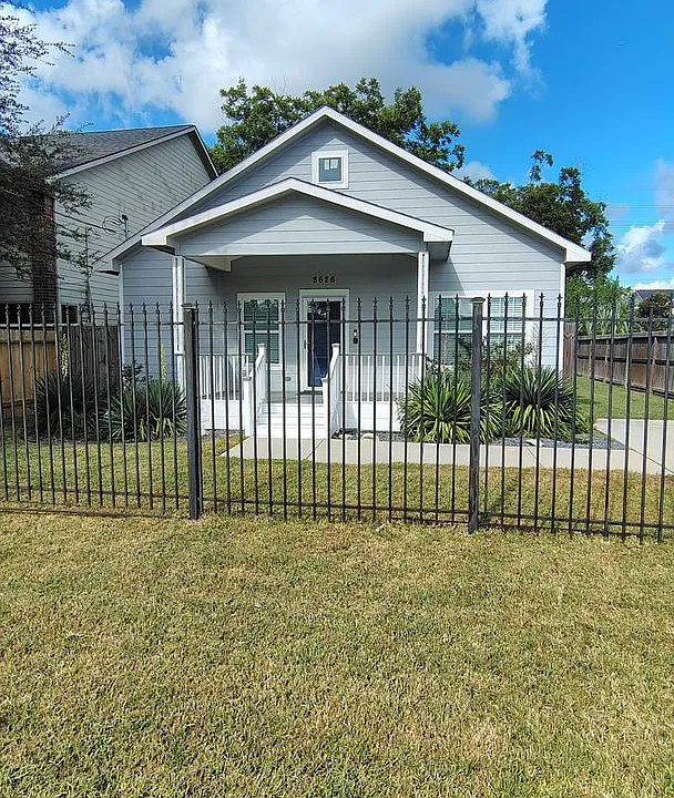 8626 Brandon St