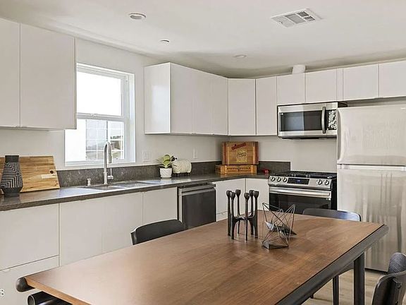 5th image of 4948 Glacier Dr #1
