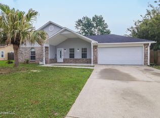 2712 N 7th St, Ocean Springs, MS 39564