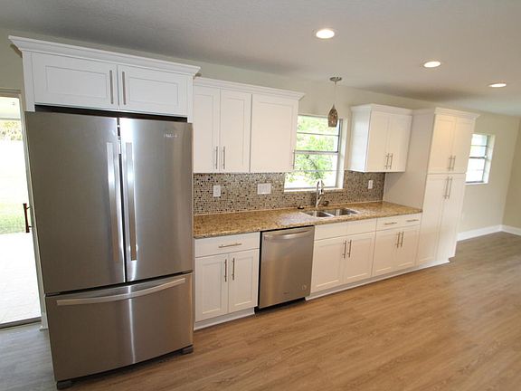 3rd image of 220 Southgate Blvd