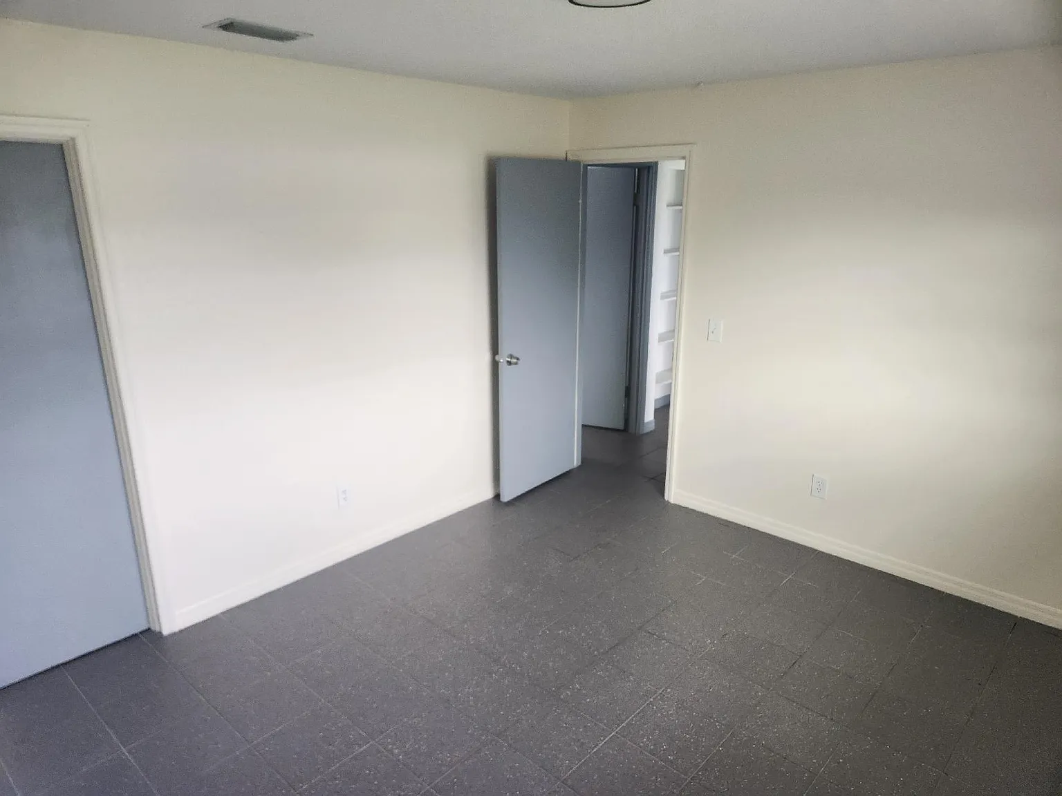 3 bed, 1372 sqft, $2,195 — Photo 4