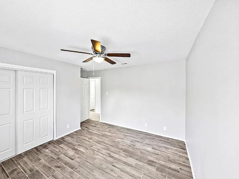 4902 Crestwood Hill Dr — Photo 37