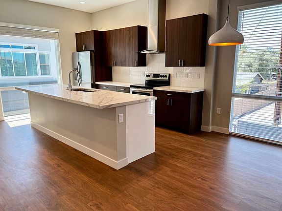 5th image of 915 E Missouri Ave #18