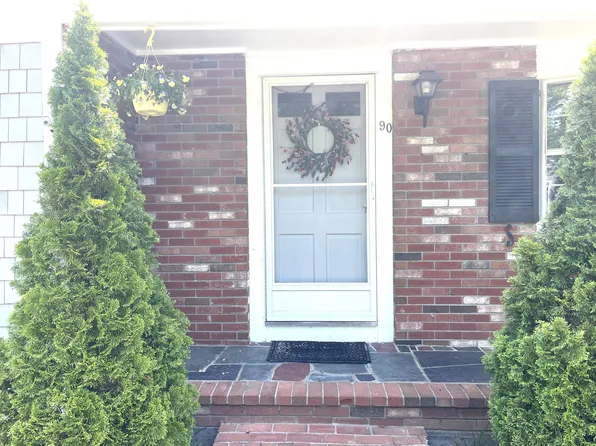 90 Castlewood Circle, Hyannis, MA 02601