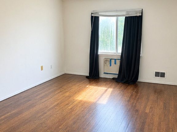3rd image of 886 Rensselaer Ave