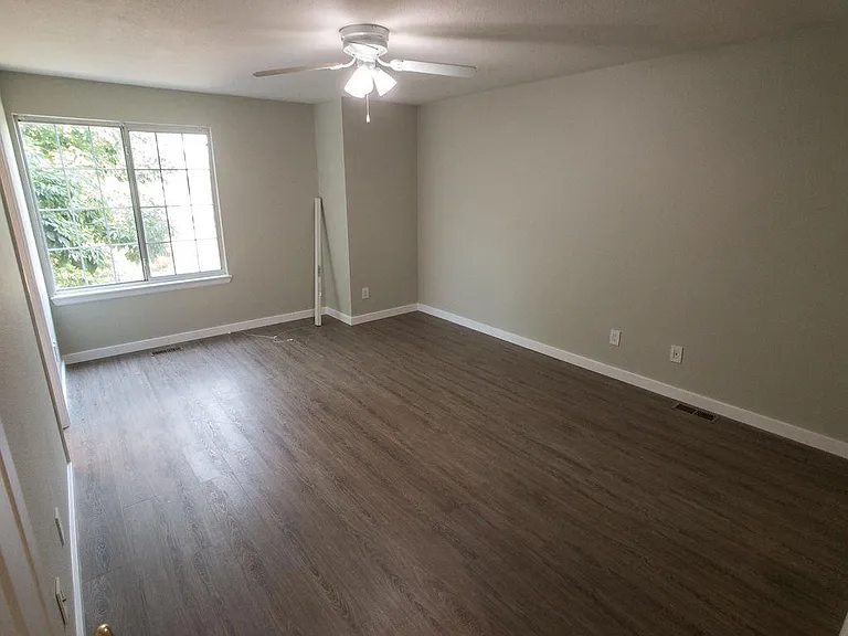 1105 Stoneham St — Photo 13