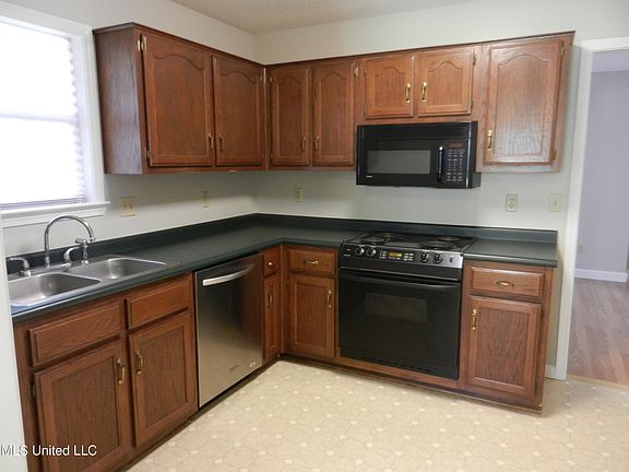 3rd image of 8647 Thunderbird Dr E