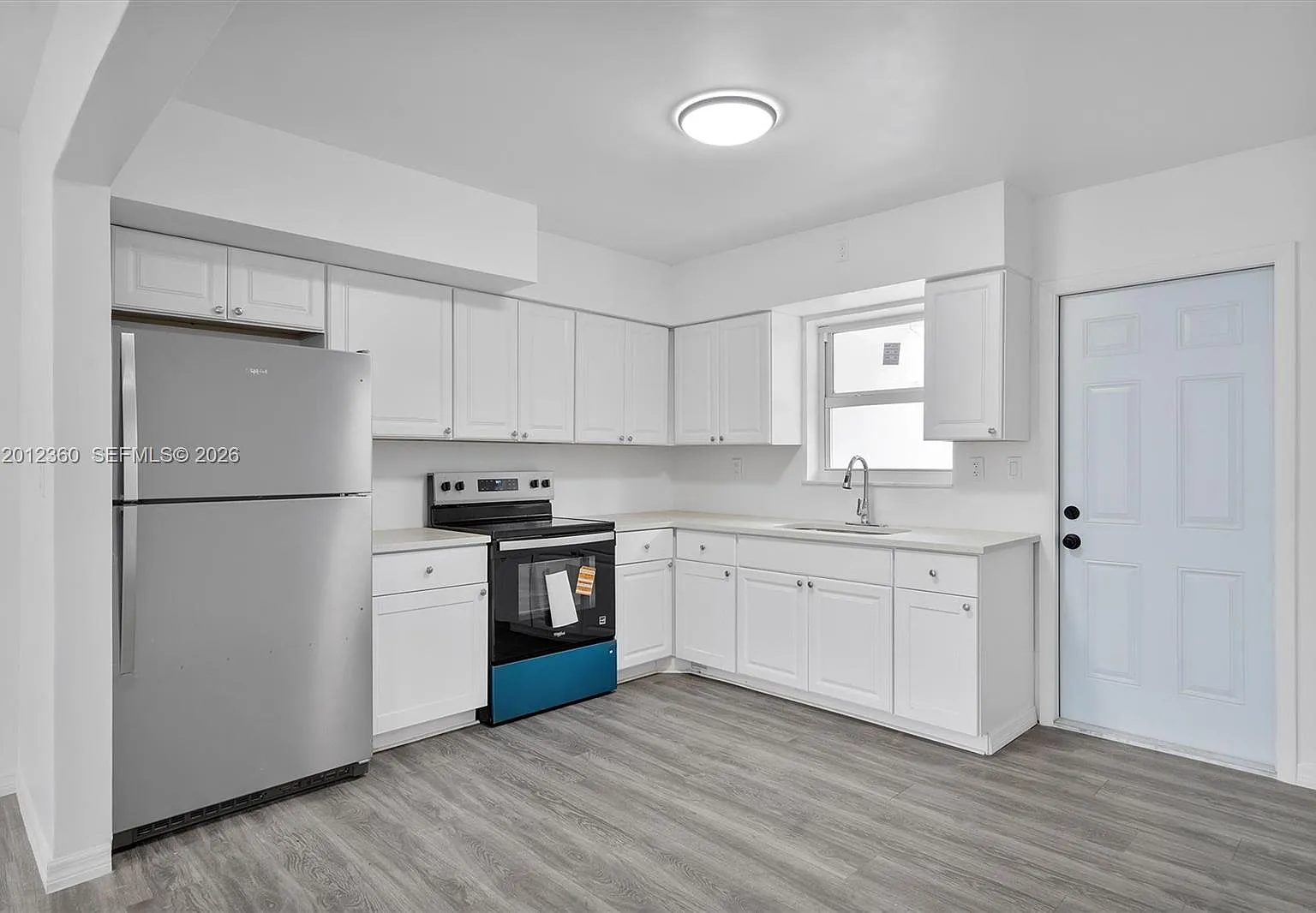 2 bed, 1.0 bath, 2355 sqft, $2,500 — Photo 3