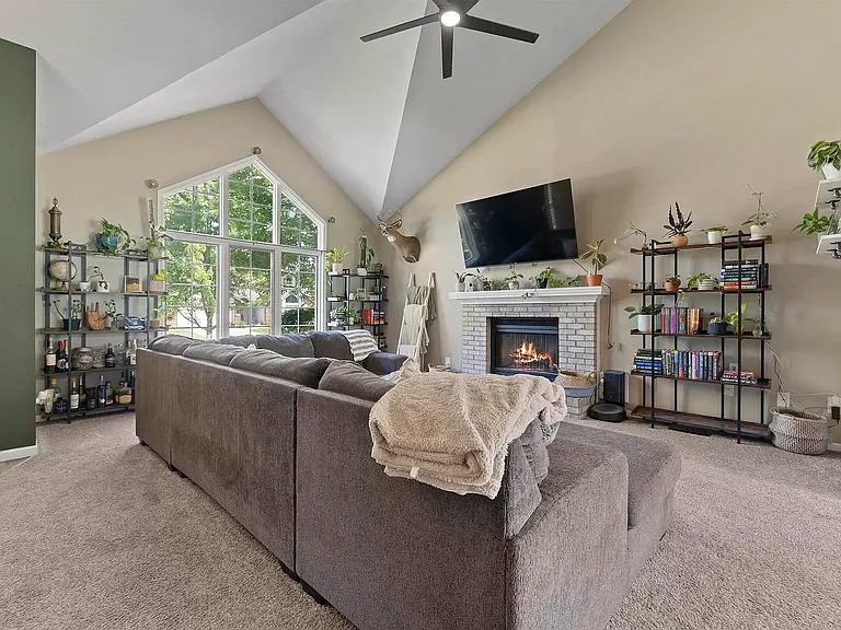 2226 Bluewater Trl — Photo 14