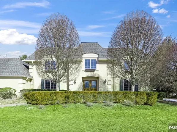 7 Klein Ct, Old Tappan, NJ 07675