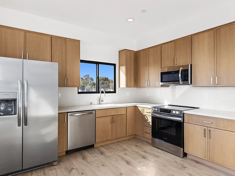 3248 Clairemont Dr #4 — Photo 5