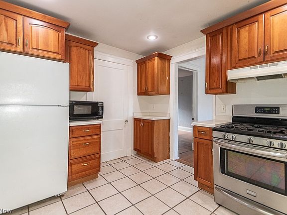 15th image of 1175 E 332nd St