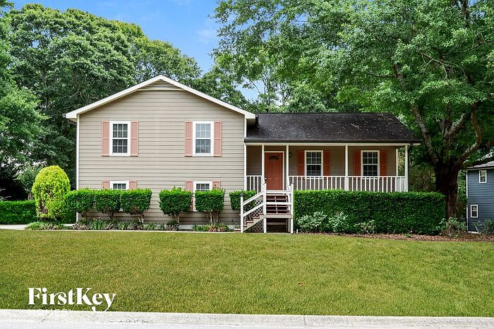 1st image of 90 Lacey Oak Ln