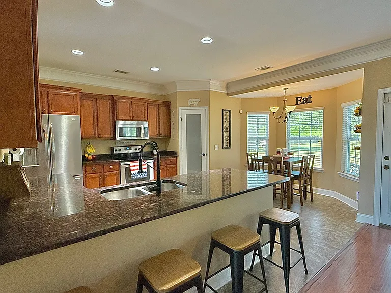 470 Briarcrest Dr NE — Photo 9