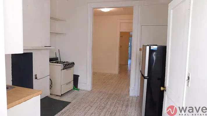 Rented by Wave Real Estate Group | media 17