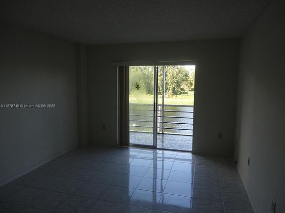 3rd image of 16465 NE 22nd Ave APT 311